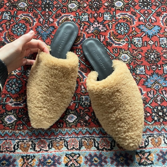 Jenni Kayne Shoes - SOLD Jenni Kayne Black Leather Mules Flats Tan Shearling 39